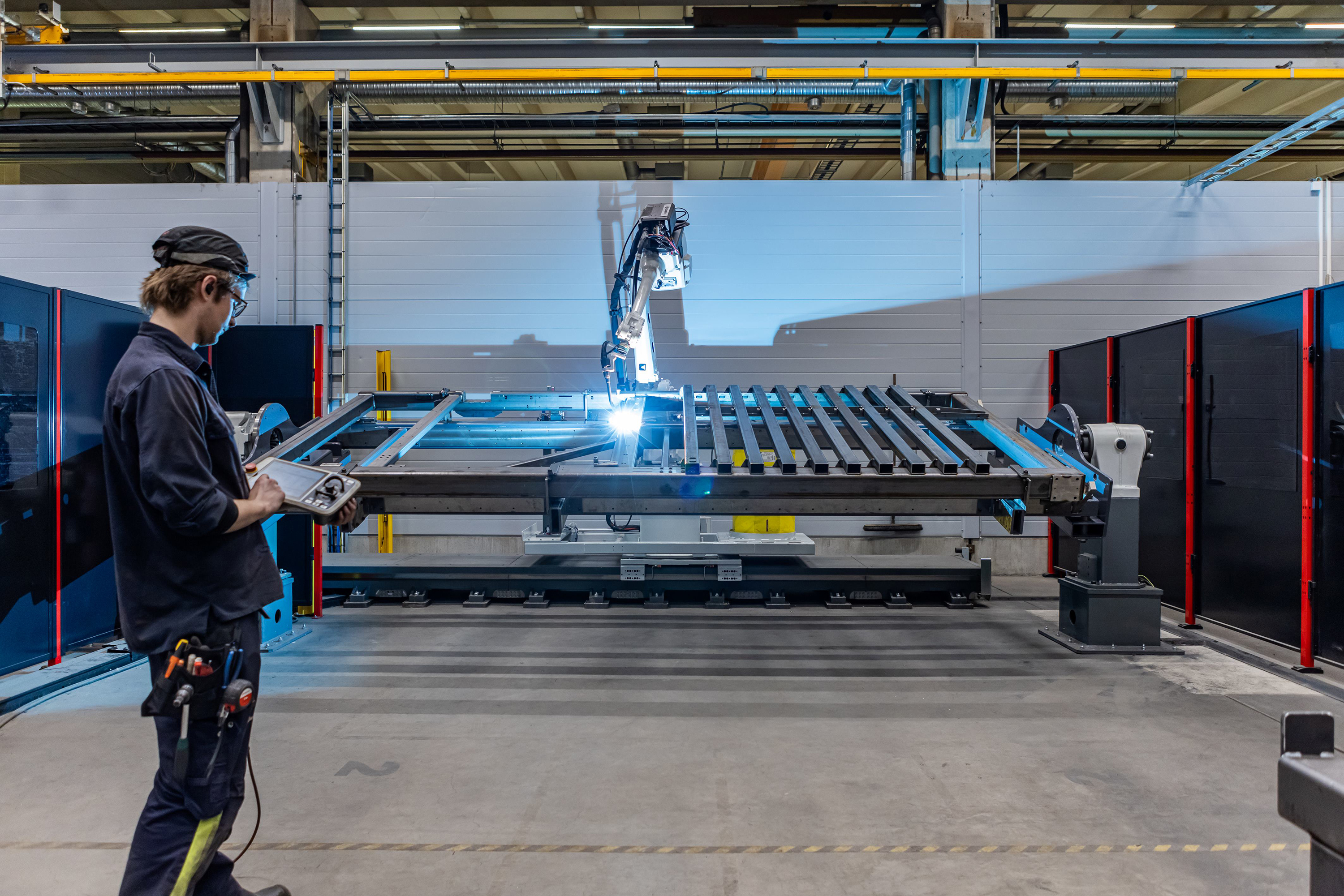Weldingrobotcell2.jpg