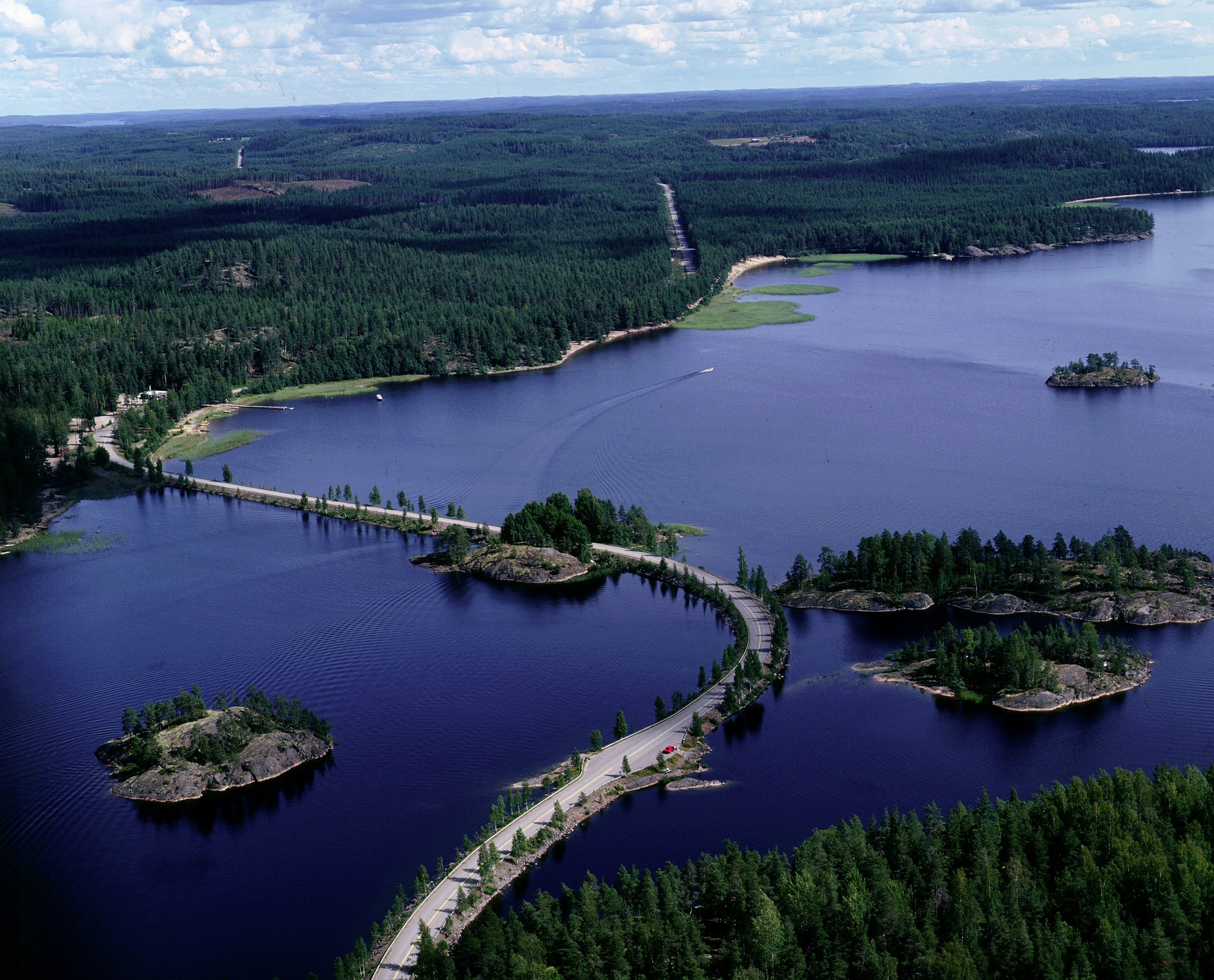 Тысяча озер где. Гряда Пункахарью Финляндия. Озеро Сайма Финляндия. Финляндия река Сайма. Финское озеро Пункахарью.