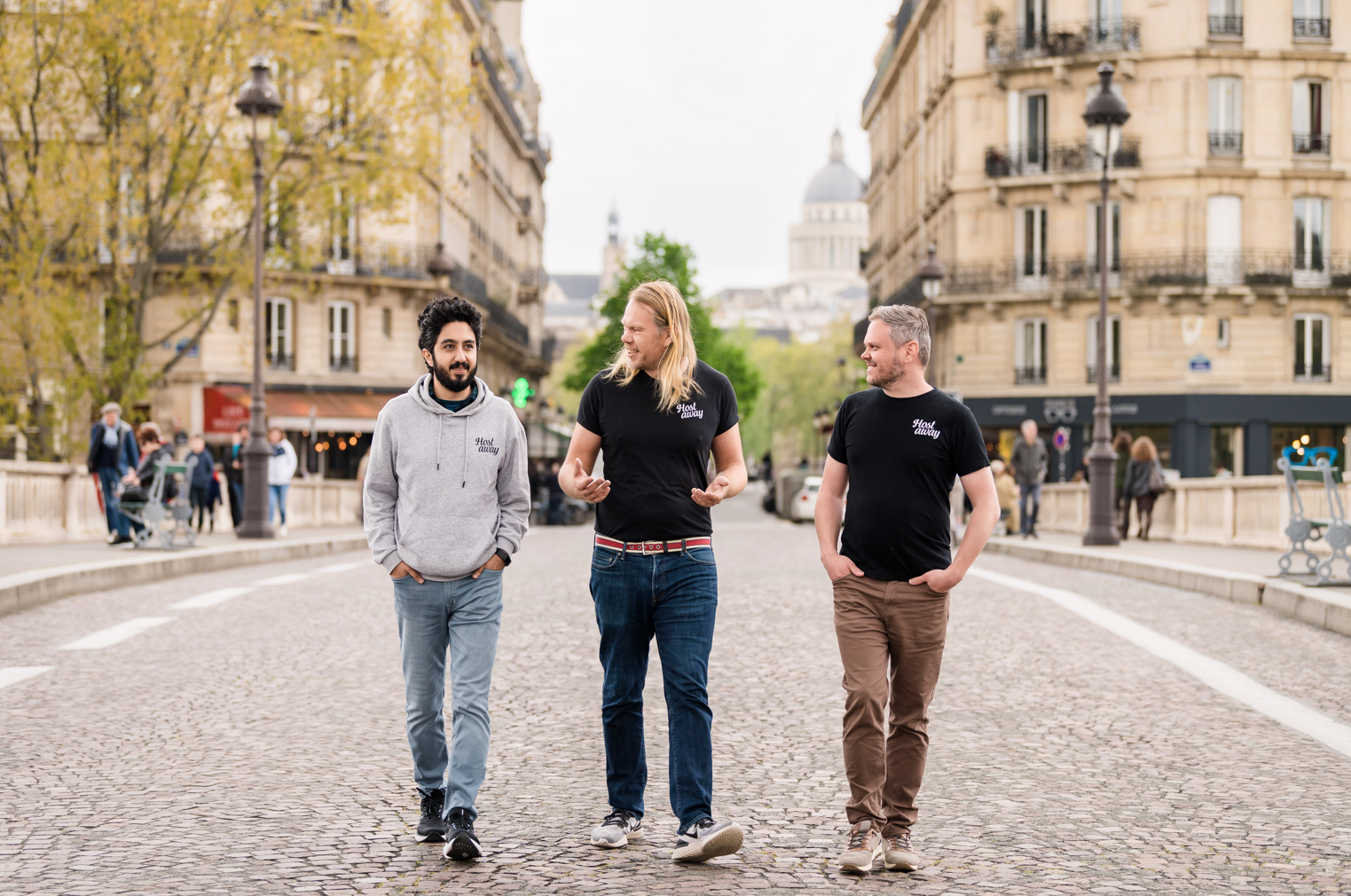 Mikko Nurminen (oik.). Kuvassa myös kaksi muuta perustajaa Marcus Räder ja Saber Kordestan.